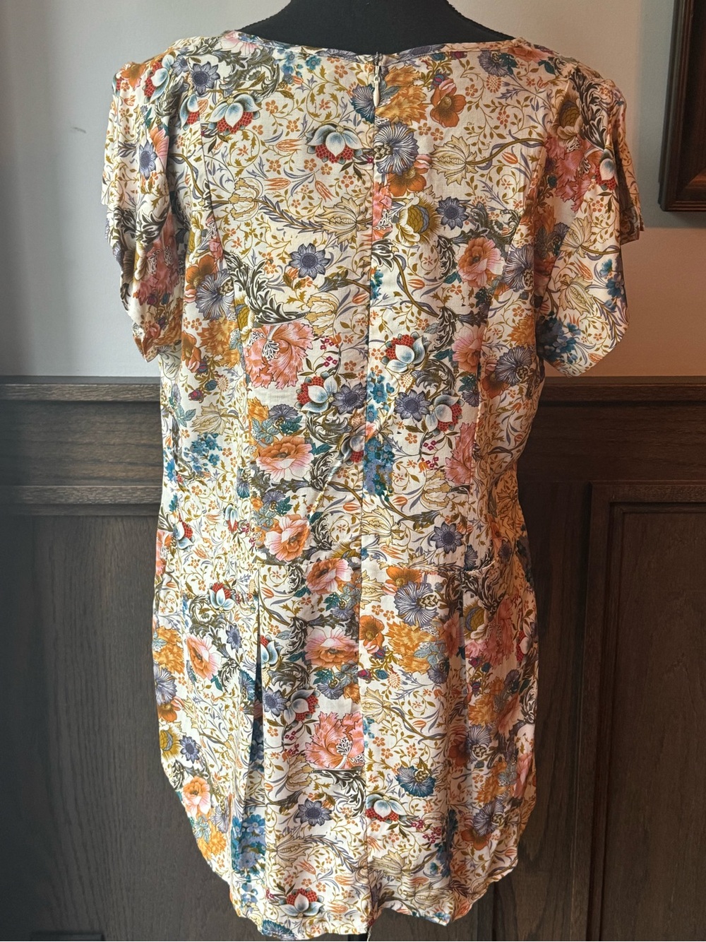 Lucy & Laurel Floral Short-Sleeve Peplum Top - Cream Multi nwt large - Picture 3 of 6